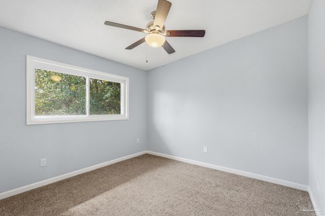 6473 Lakeshore Dr, Milton, FL 32570