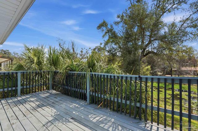 6473 Lakeshore Dr, Milton, FL 32570