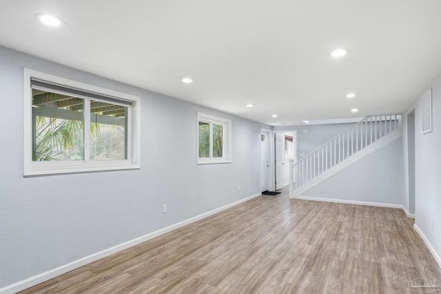 6473 Lakeshore Dr, Milton, FL 32570