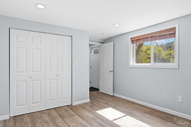 6473 Lakeshore Dr, Milton, FL 32570