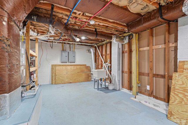 6473 Lakeshore Dr, Milton, FL 32570