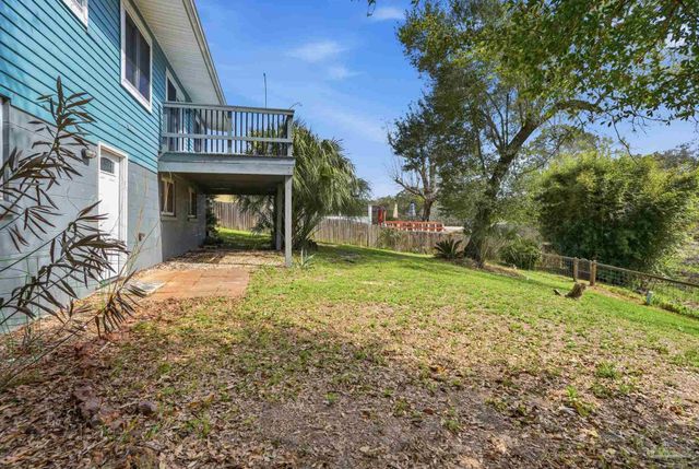 6473 Lakeshore Dr, Milton, FL 32570