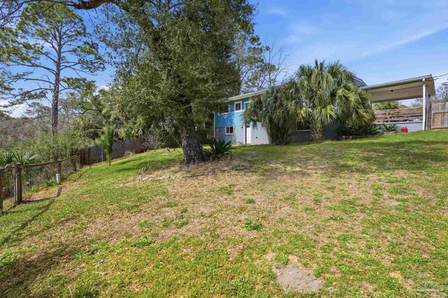 6473 Lakeshore Dr, Milton, FL 32570