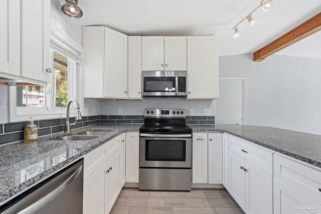 6473 Lakeshore Dr, Milton, FL 32570