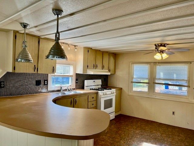 56 Contessa Ln, Springfield, MA 01119