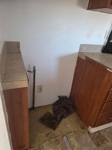 9572 Smith Road, Phelan, CA 92371