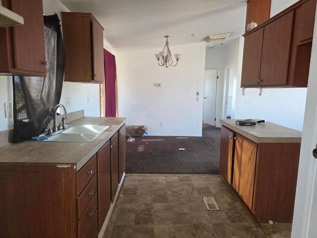 9572 Smith Road, Phelan, CA 92371