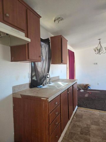 9572 Smith Road, Phelan, CA 92371