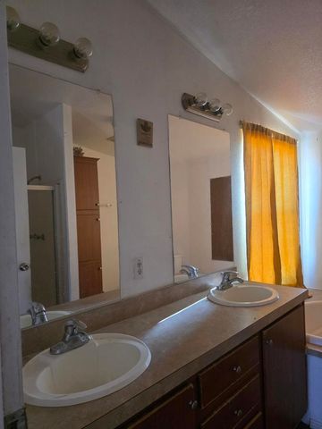 9572 Smith Road, Phelan, CA 92371