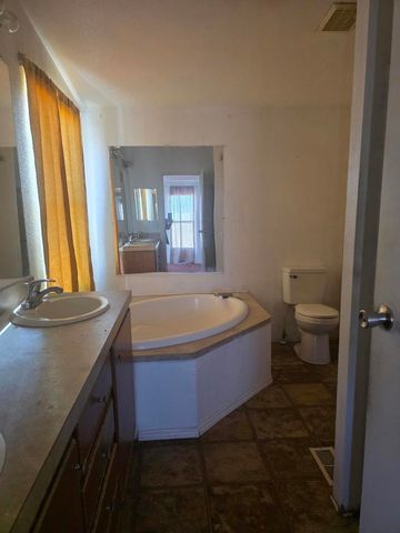 9572 Smith Road, Phelan, CA 92371