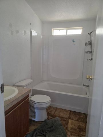 9572 Smith Road, Phelan, CA 92371