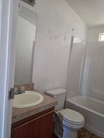 9572 Smith Road, Phelan, CA 92371