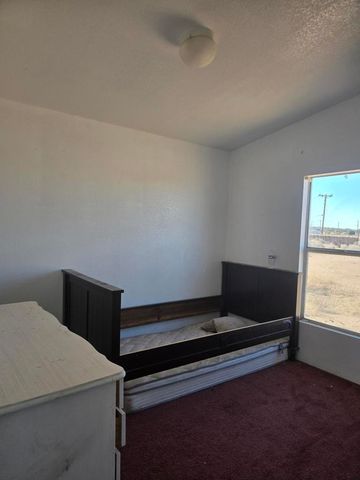 9572 Smith Road, Phelan, CA 92371