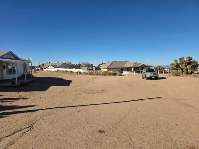 9572 Smith Road, Phelan, CA 92371