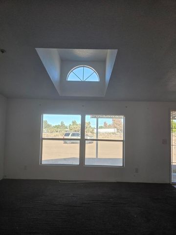 9572 Smith Road, Phelan, CA 92371