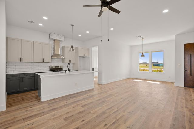 142 Desperado LOOP, Del Valle, TX 78617