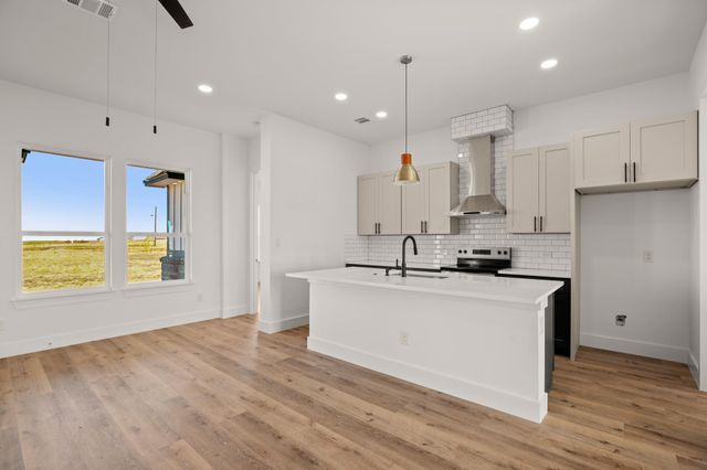 142 Desperado LOOP, Del Valle, TX 78617