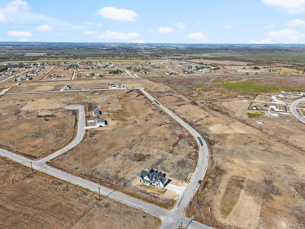 142 Desperado LOOP, Del Valle, TX 78617