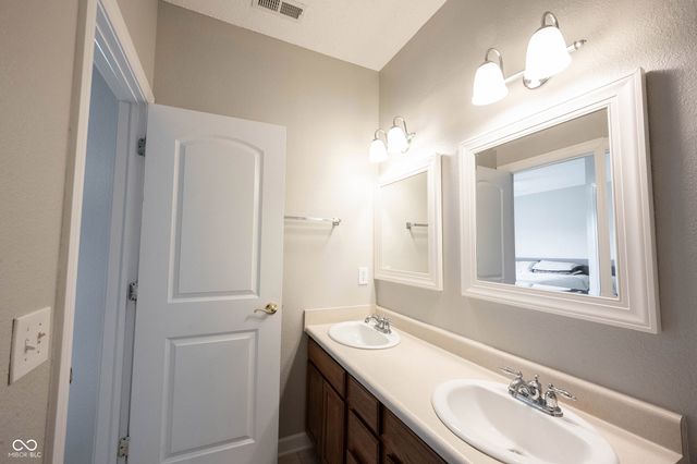 19366 Sandbar Drive, Noblesville, IN 46062
