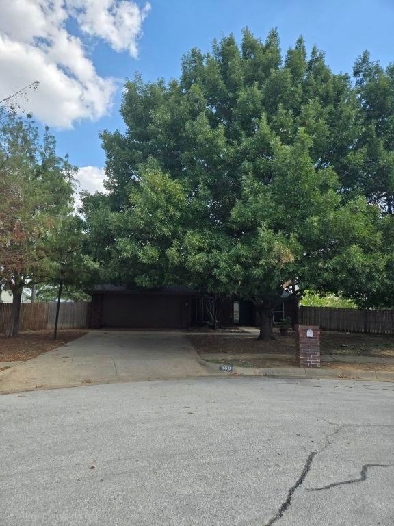 850 Valley View Court, Burleson, TX 76028 — exterior