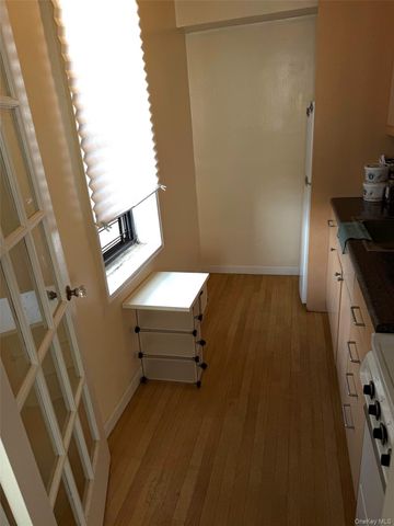 88-30 182nd Street 3G, Hollis, NY 11423