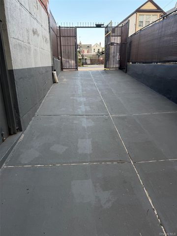 88-30 182nd Street 3G, Hollis, NY 11423