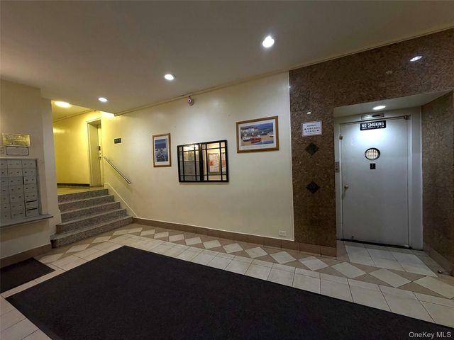 88-30 182nd Street 3G, Hollis, NY 11423