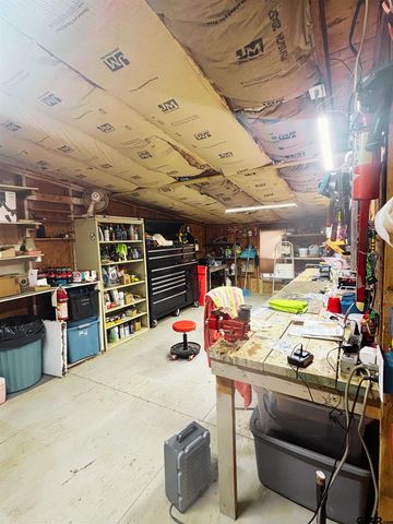 492 County Road 1947, Yantis, TX 75497