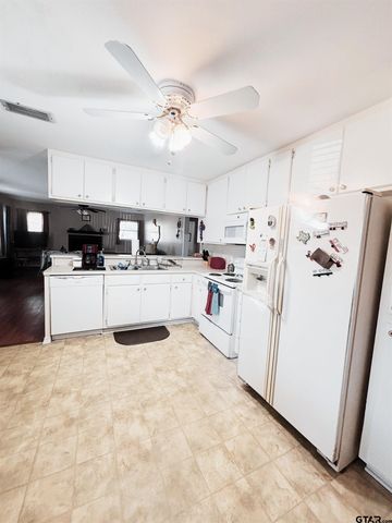 492 County Road 1947, Yantis, TX 75497