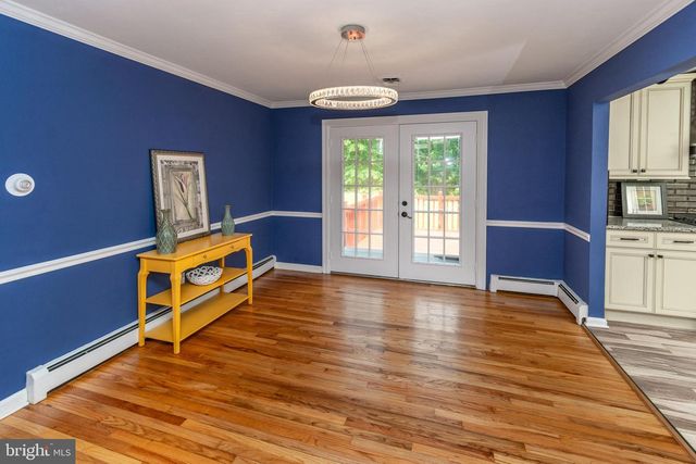 6 MORNINGSIDE DR, Pennington, NJ 08534