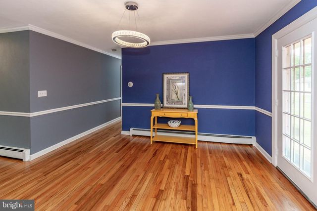6 MORNINGSIDE DR, Pennington, NJ 08534