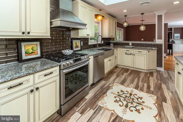 6 MORNINGSIDE DR, Pennington, NJ 08534