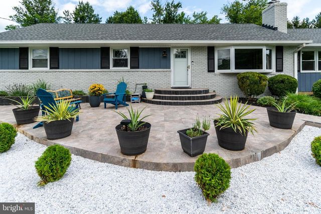 6 MORNINGSIDE DR, Pennington, NJ 08534