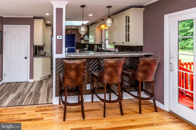 6 MORNINGSIDE DR, Pennington, NJ 08534