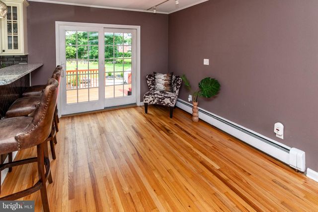 6 MORNINGSIDE DR, Pennington, NJ 08534