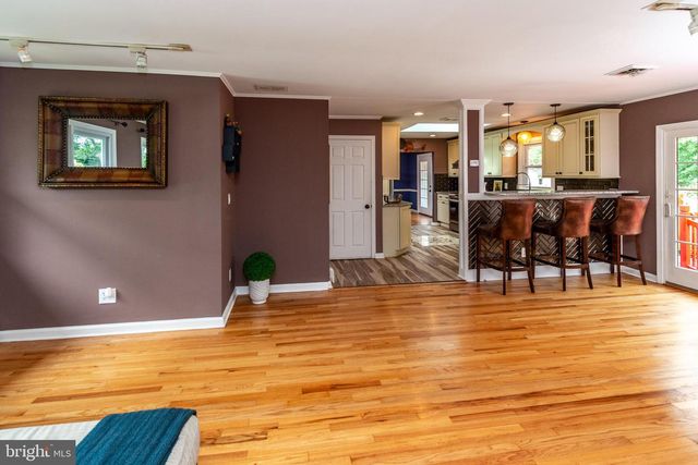 6 MORNINGSIDE DR, Pennington, NJ 08534