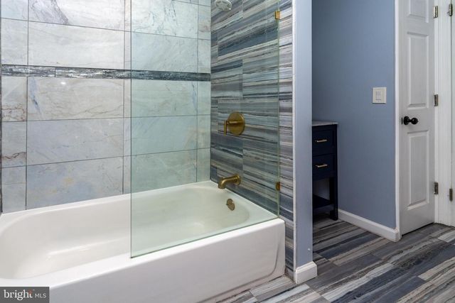 6 MORNINGSIDE DR, Pennington, NJ 08534