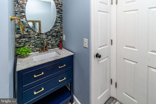 6 MORNINGSIDE DR, Pennington, NJ 08534