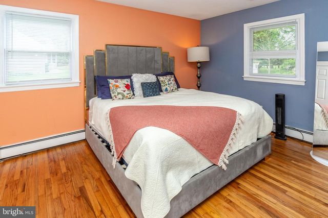 6 MORNINGSIDE DR, Pennington, NJ 08534