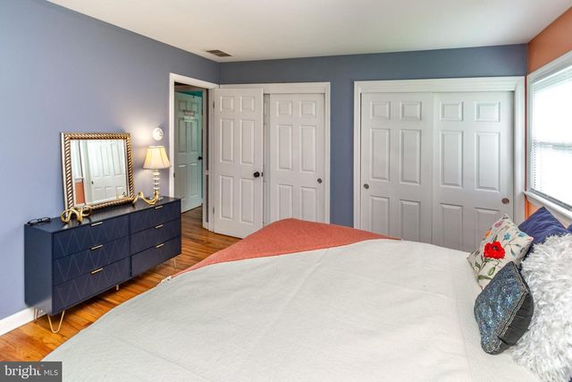 6 MORNINGSIDE DR, Pennington, NJ 08534