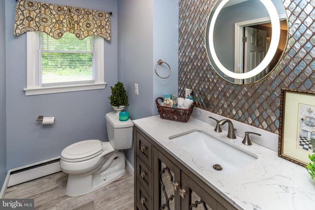 6 MORNINGSIDE DR, Pennington, NJ 08534