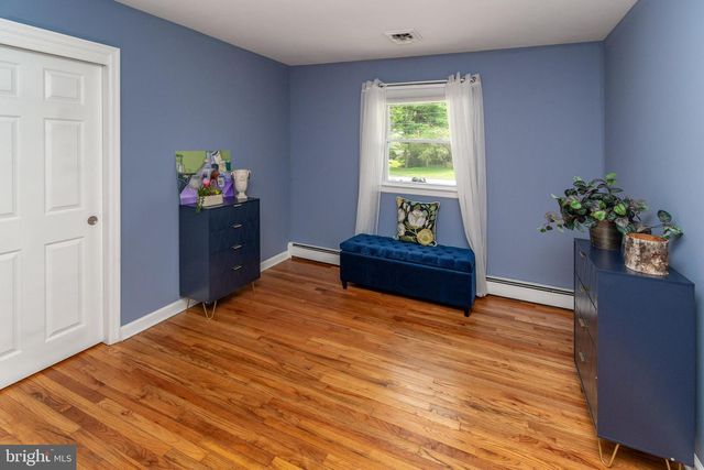 6 MORNINGSIDE DR, Pennington, NJ 08534
