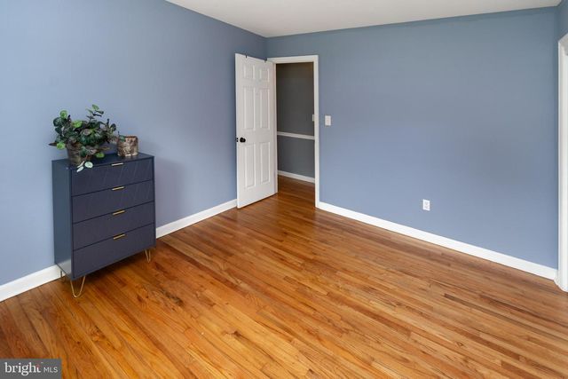 6 MORNINGSIDE DR, Pennington, NJ 08534