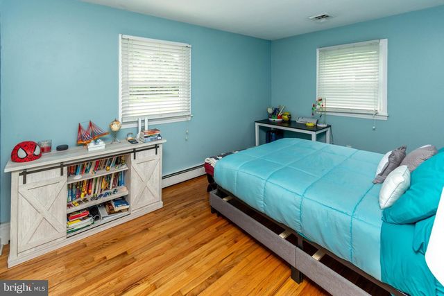 6 MORNINGSIDE DR, Pennington, NJ 08534