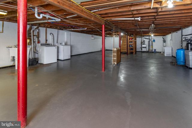 6 MORNINGSIDE DR, Pennington, NJ 08534