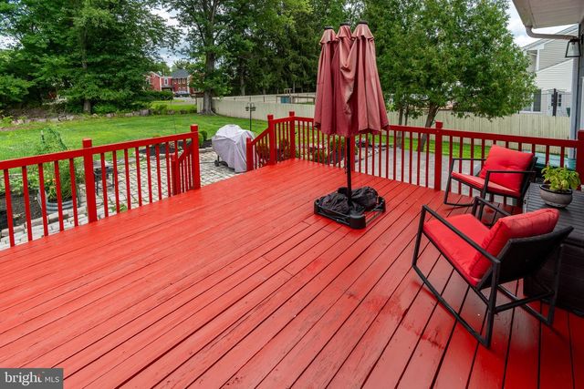6 MORNINGSIDE DR, Pennington, NJ 08534