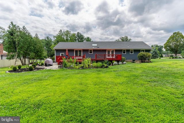 6 MORNINGSIDE DR, Pennington, NJ 08534