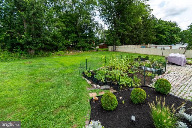 6 MORNINGSIDE DR, Pennington, NJ 08534