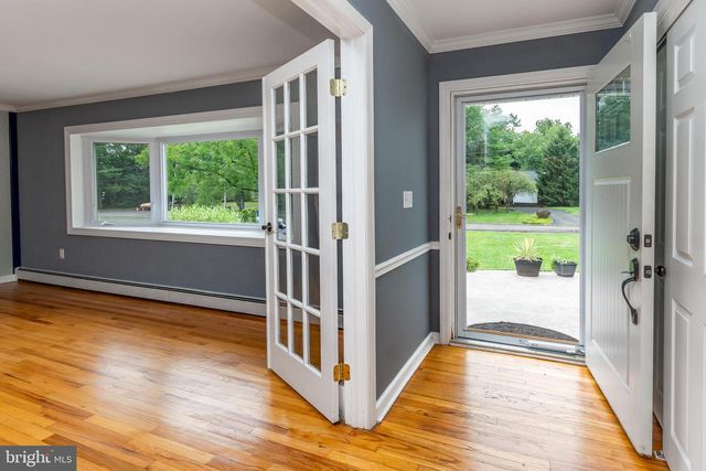 6 MORNINGSIDE DR, Pennington, NJ 08534