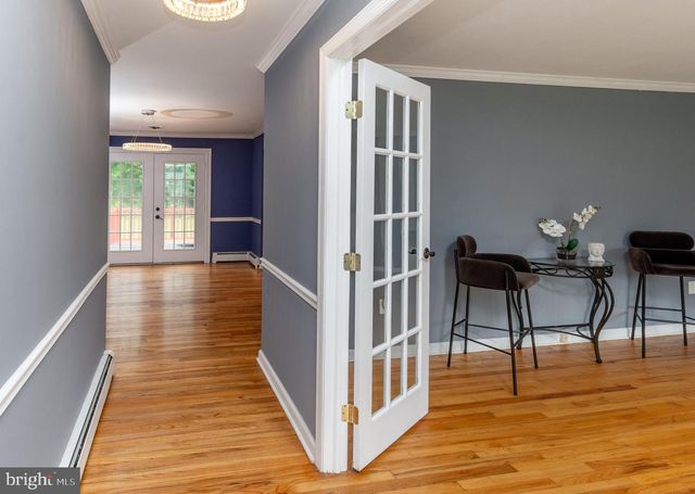 6 MORNINGSIDE DR, Pennington, NJ 08534